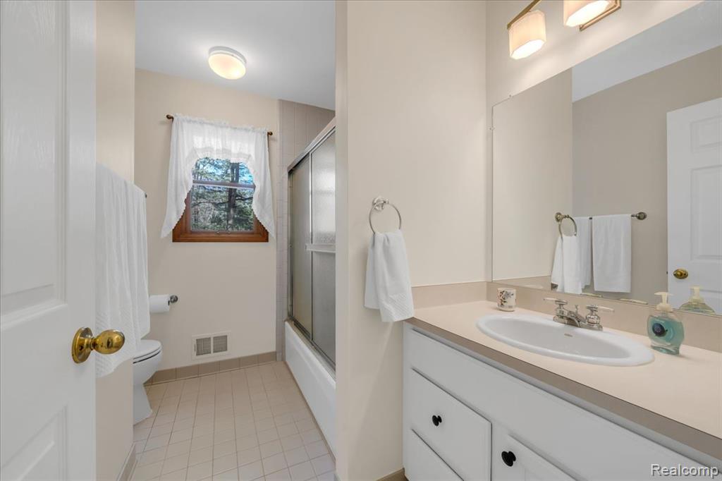 573 NAKOMIS Trail, Orion, MI 48362 — Photo 36
