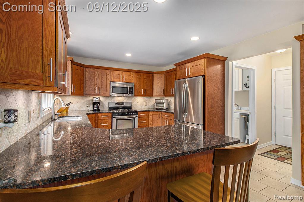1980 Lochinvar Boulevard, Oakland, MI — Photo 8
