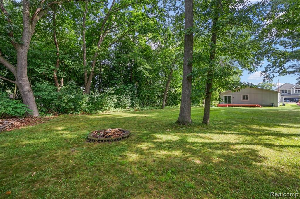 8809 Arlington Street, White Lake, MI — Photo 16