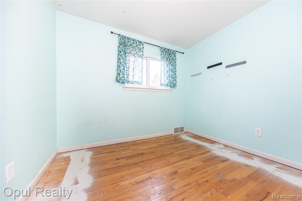 8234 Perrin Avenue, Westland, MI — Photo 21
