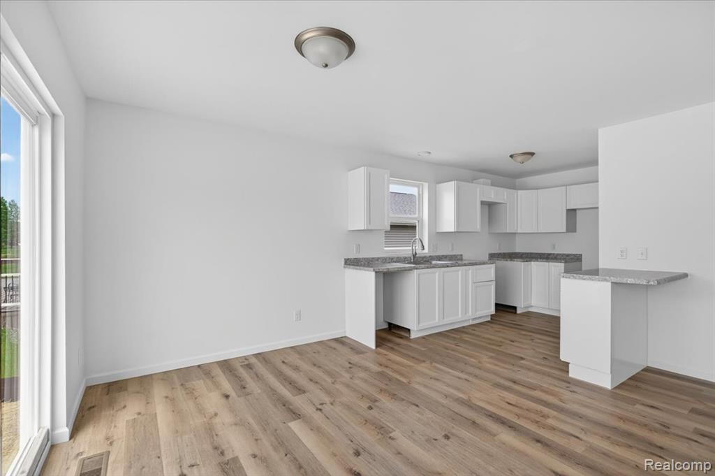 3150 Daisy Way, Burton, MI 48519 — Photo 5