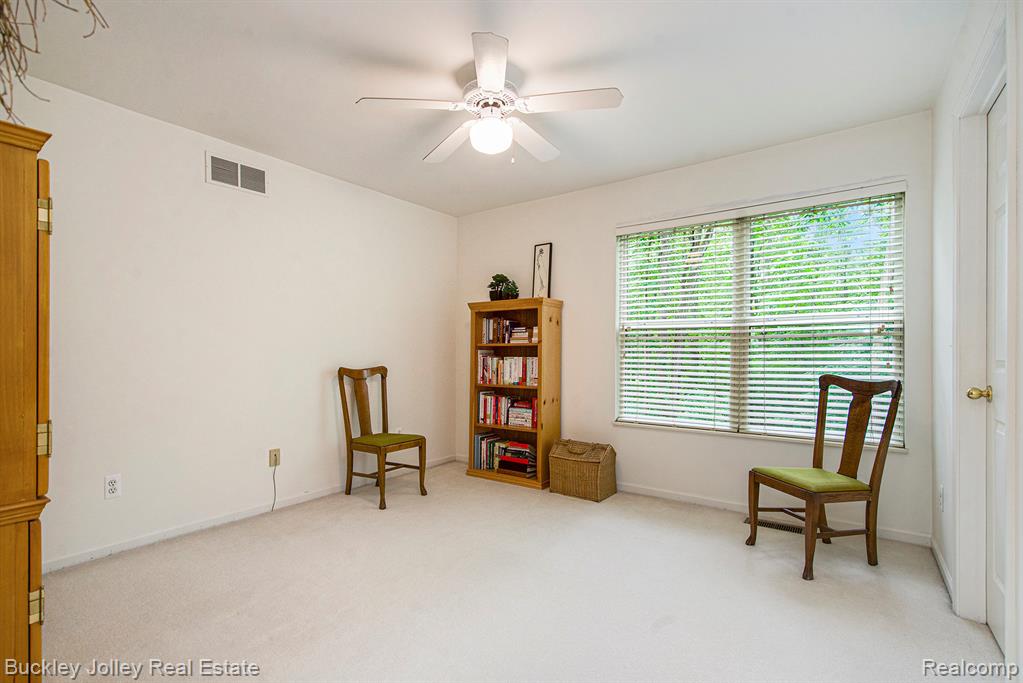 5802 Fernlands Avenue, Hamburg, MI — Photo 10