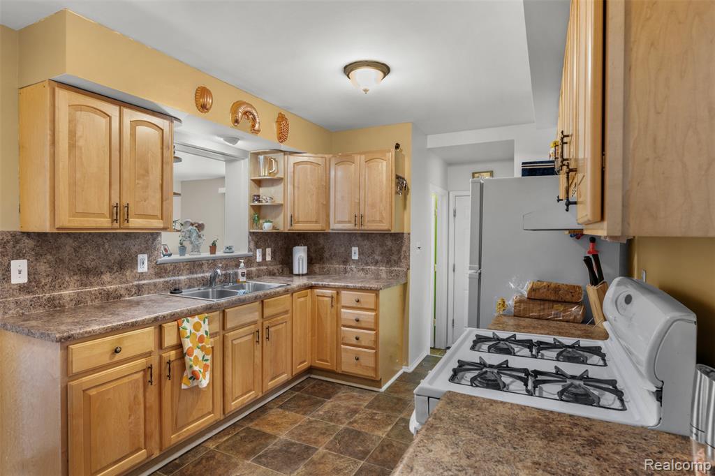 9719 Katherine Street, Taylor, MI 48180 — Photo 8
