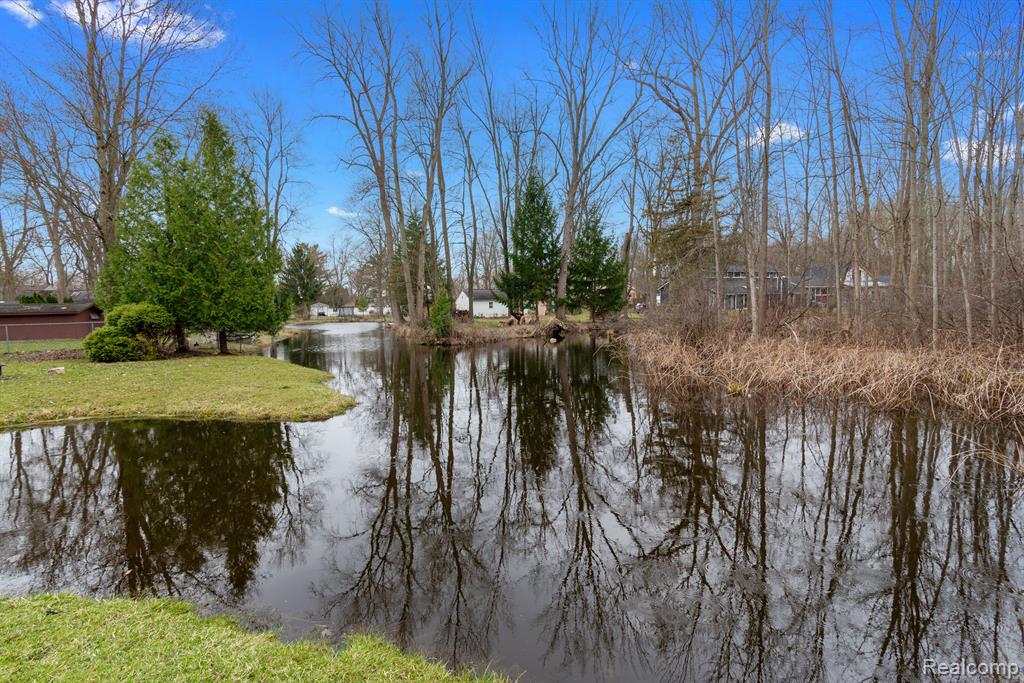5145 OAKCLIFF Drive, Waterford, MI 48327 — Photo 20