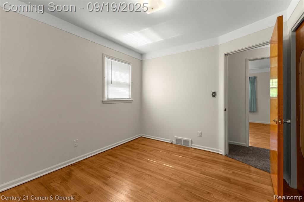 9001 Leverne, Redford, MI 48239 — Photo 22
