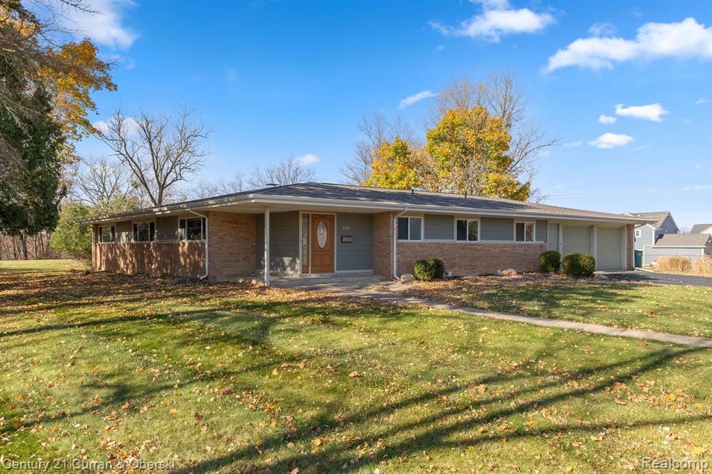 446 LINDEN Court, Saline, MI 48176 — Photo 2
