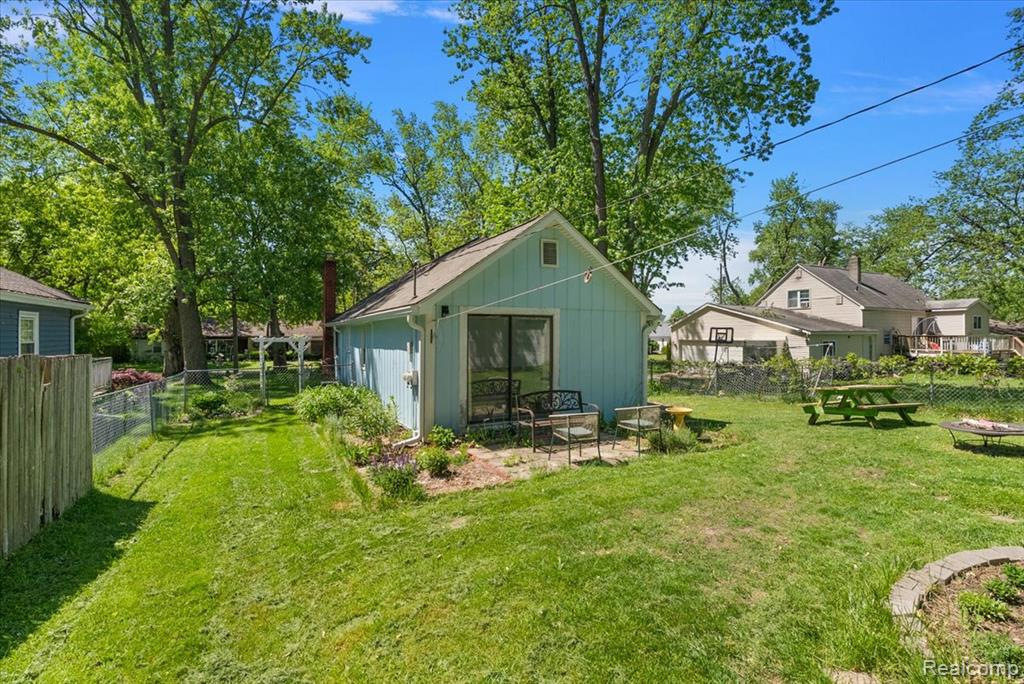 4886 Filer Street, Waterford, MI 48328 — Photo 9