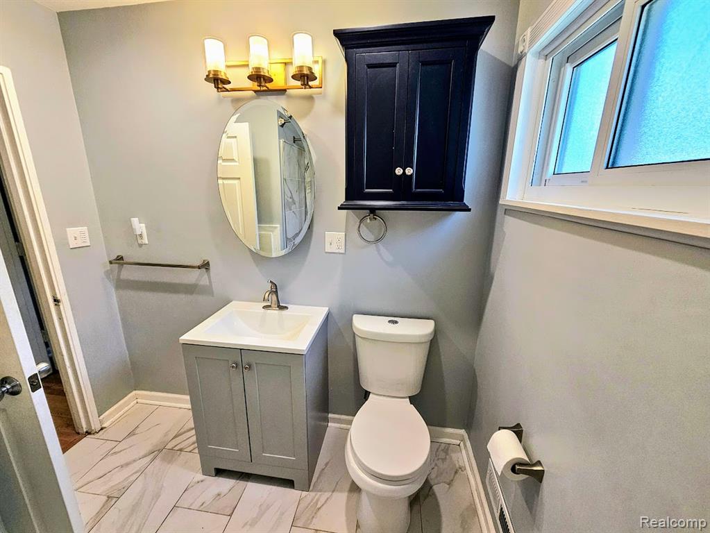 9994 Deering Street, Livonia, MI 48150 — Photo 16