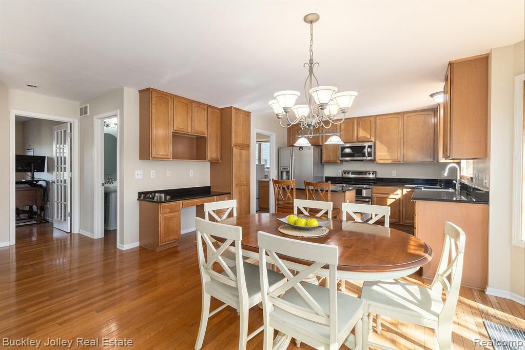 8537 SADDLEWOOD Drive, Brighton, MI 48116 — Photo 13