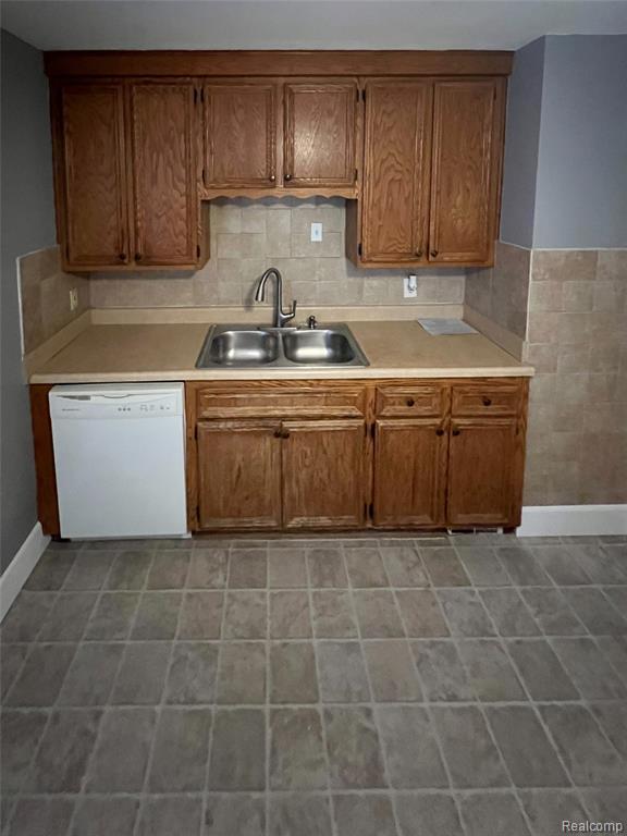 8277 N Sterling, Center Line, MI 48015 — Photo 4