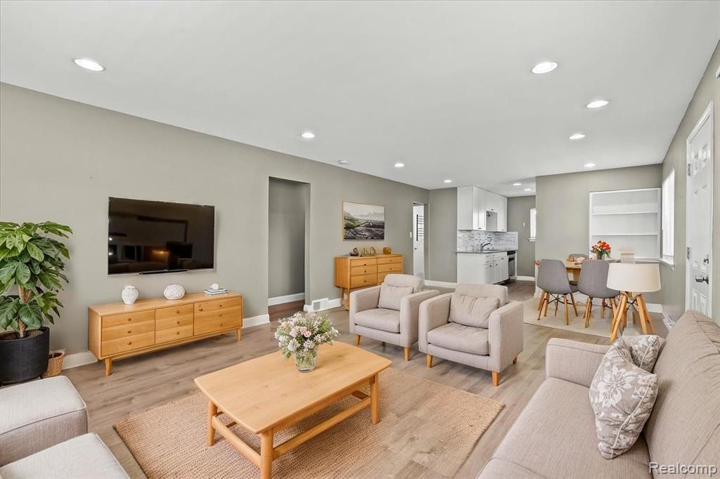 923 W Stephen Avenue, Clawson, MI — Photo 4