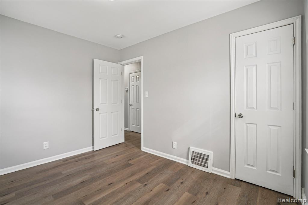 3963 S Hubbard Street, Wayne, MI 48184 — Photo 16