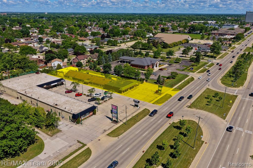 17950 Fort Street - Photo 4