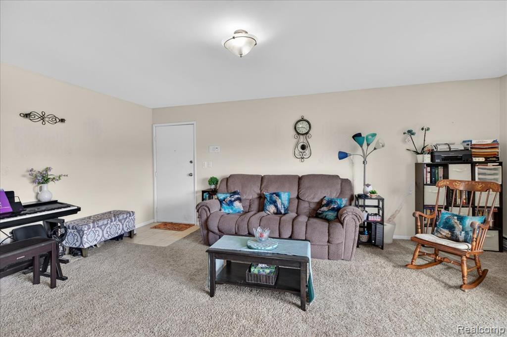 1878 Colonial Village Way, 4, Waterford, MI 48328 — Photo 11