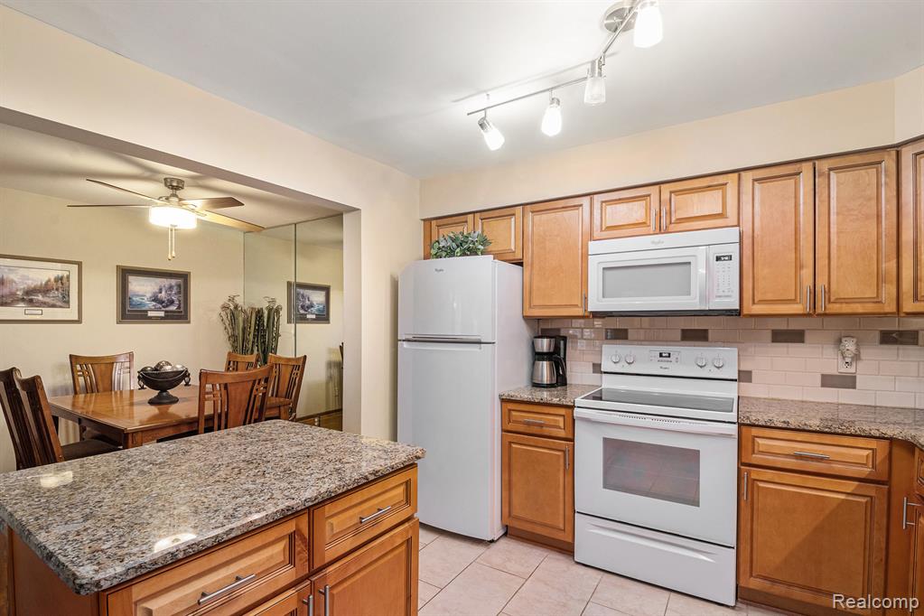 61009 Greenwood Drive, 183, South Lyon, MI 48178 — Photo 8