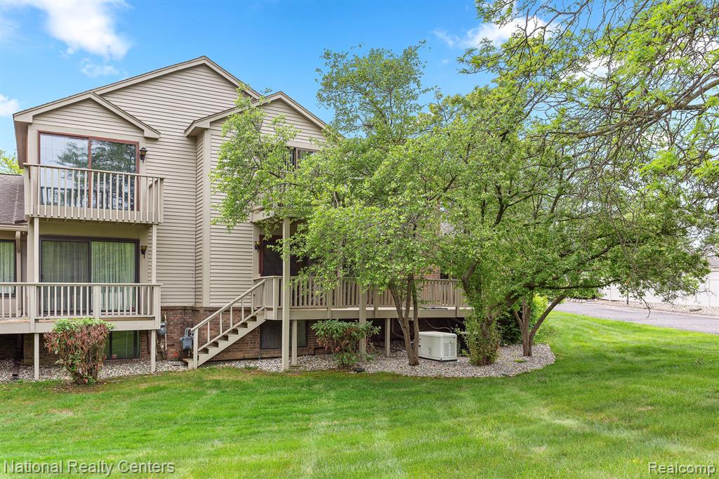 7207 Creeks Bend Drive, West Bloomfield, MI — Photo 3