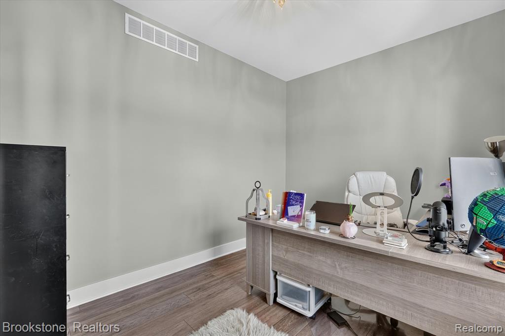 9830 Loretta Lane, South Lyon, MI 48178 — Photo 28