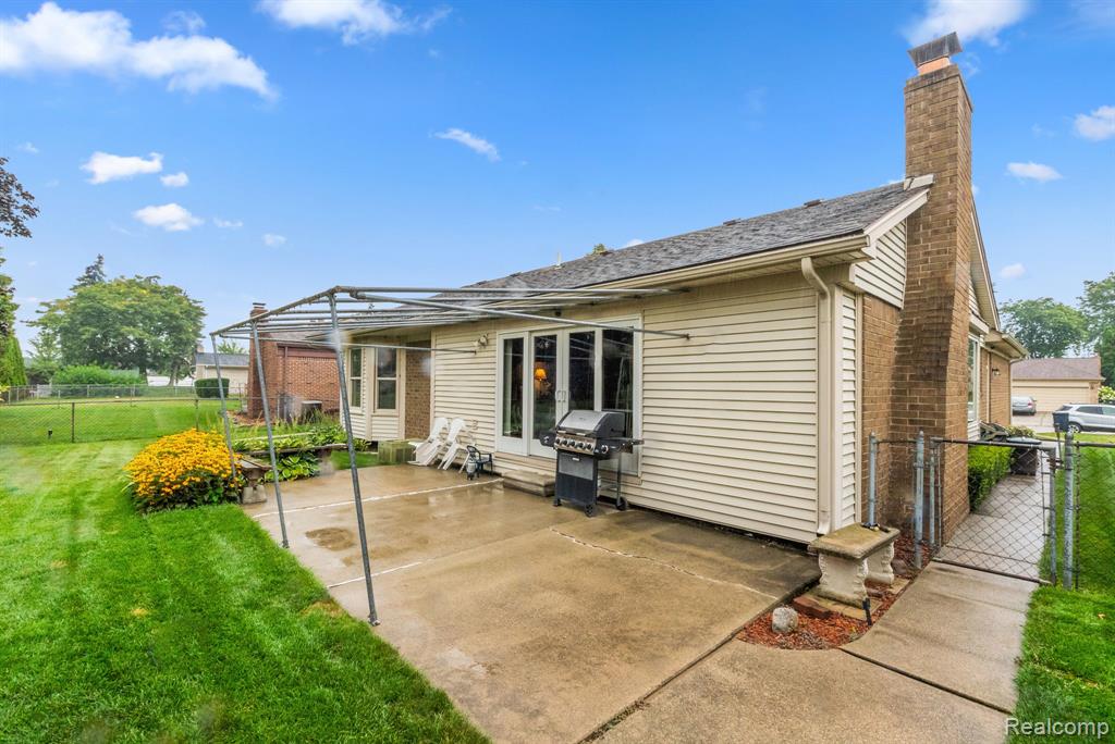 42917 Freeport Drive, Sterling Heights, MI 48313 — Photo 39