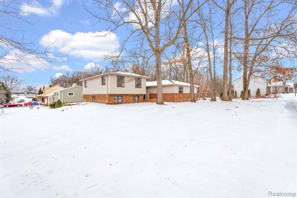 7820 Rampart Trail, Waterford, MI 48327 — Photo 3
