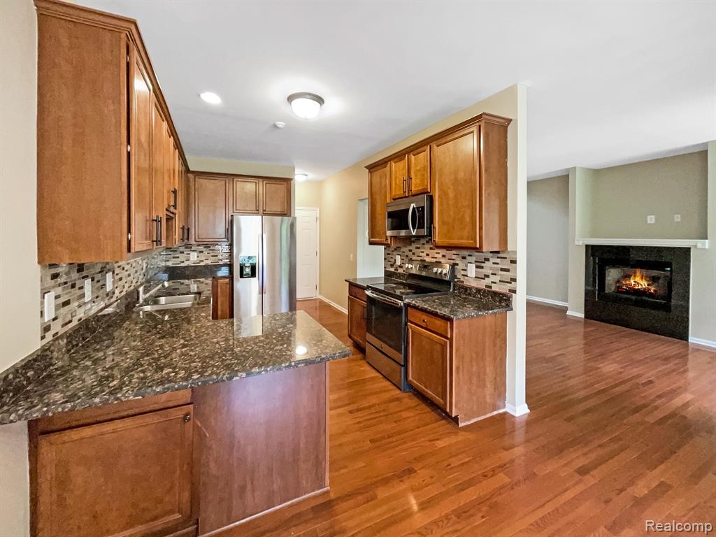 41140 MAPLEWOOD Drive, Canton, MI 48187 — Photo 7