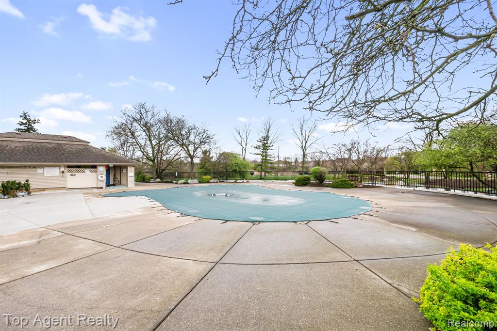 38887 Country Circle, Farmington Hills, MI 48331 — Photo 8