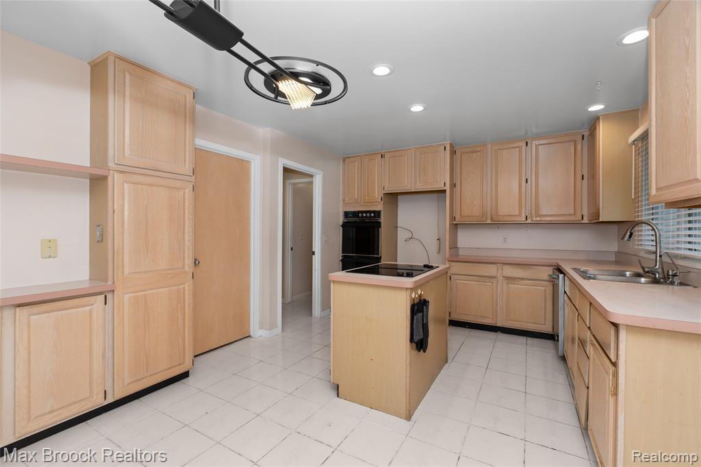 5199 Shenandoah Court, West Bloomfield, MI 48323 — Photo 34