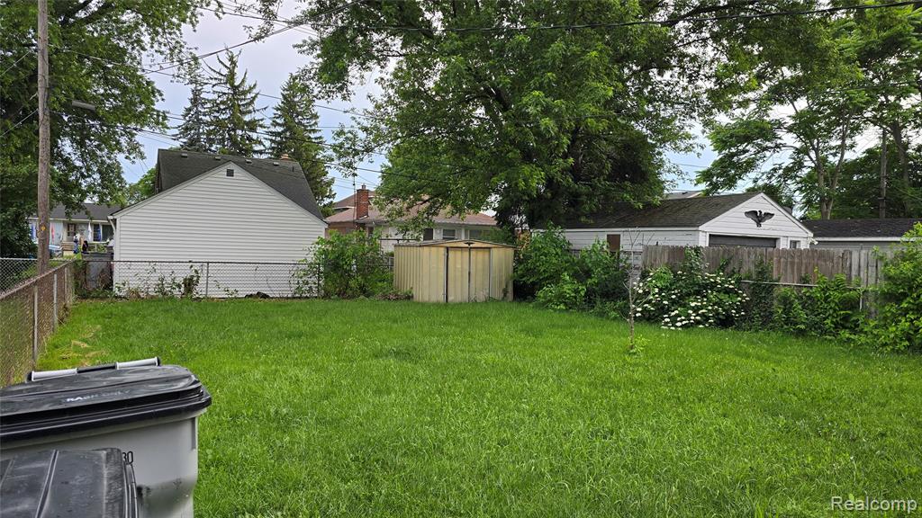 828 E Hayes Avenue, Hazel Park, MI 48030 — Photo 14