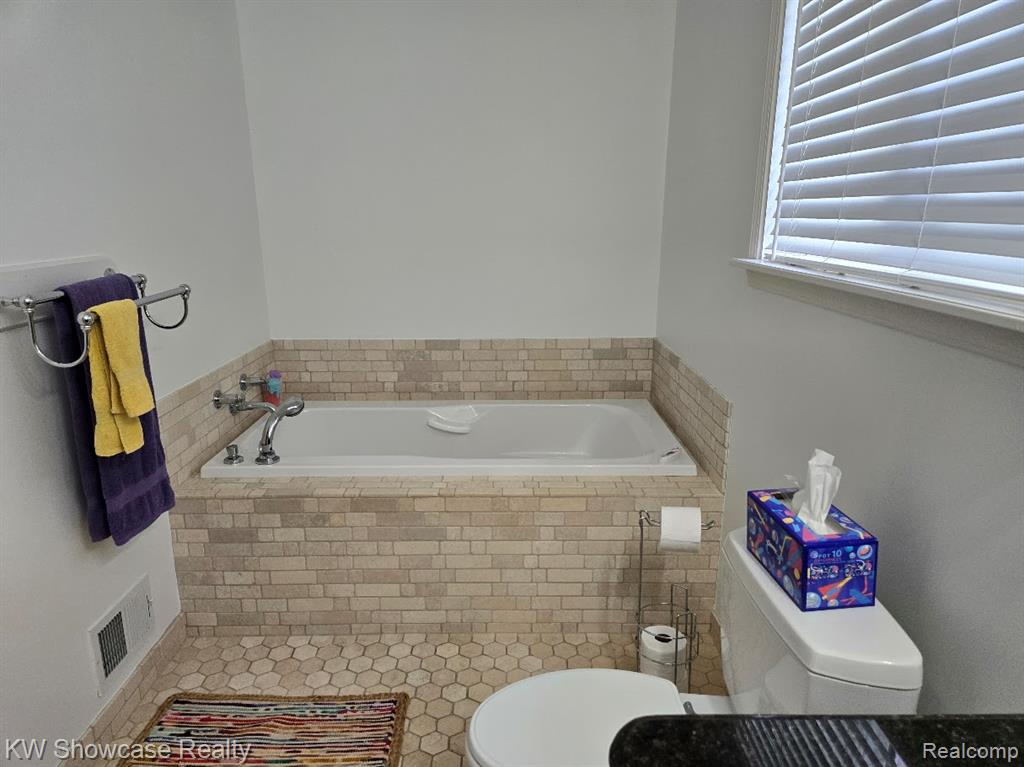 474 Beverly Island Drive, Waterford, MI 48328 — Photo 20