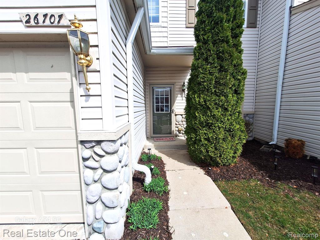 26707 ASHTON Drive, Woodhaven, MI 48183 — Photo 2