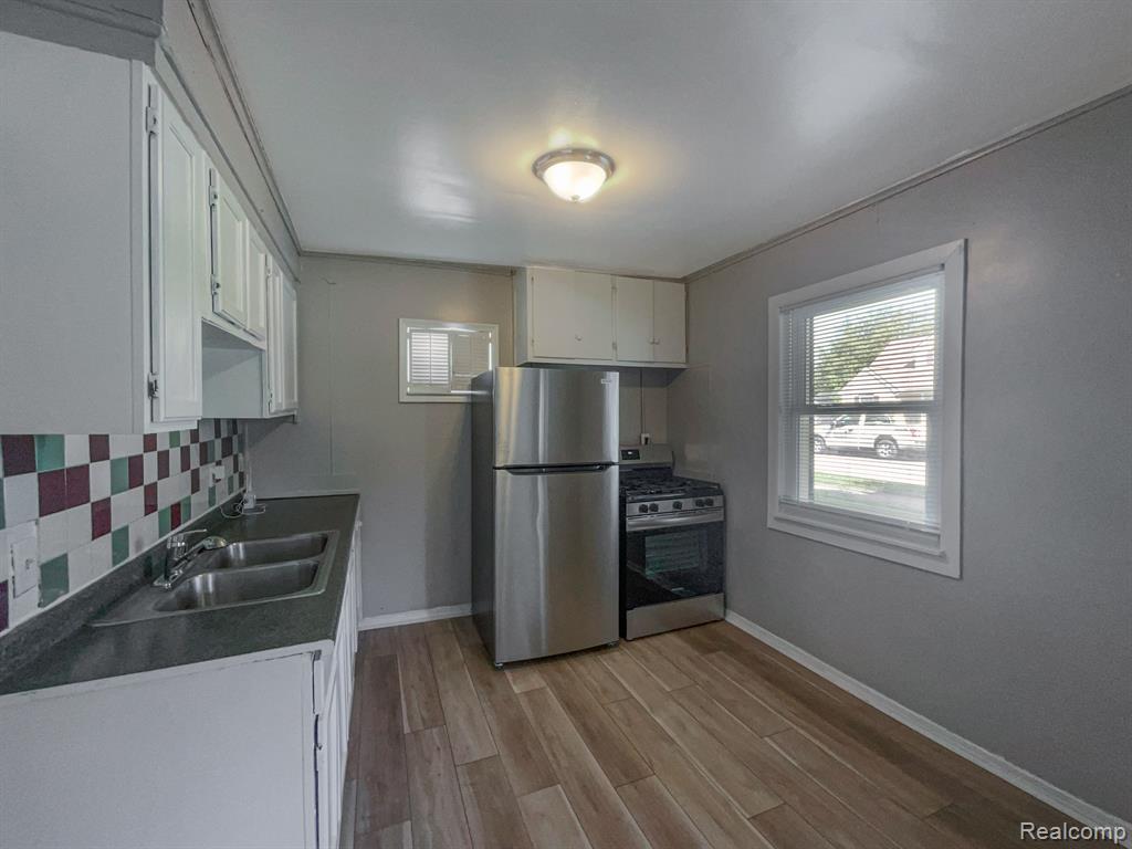 7054 FISHER Avenue, Warren, MI 48091 — Photo 9