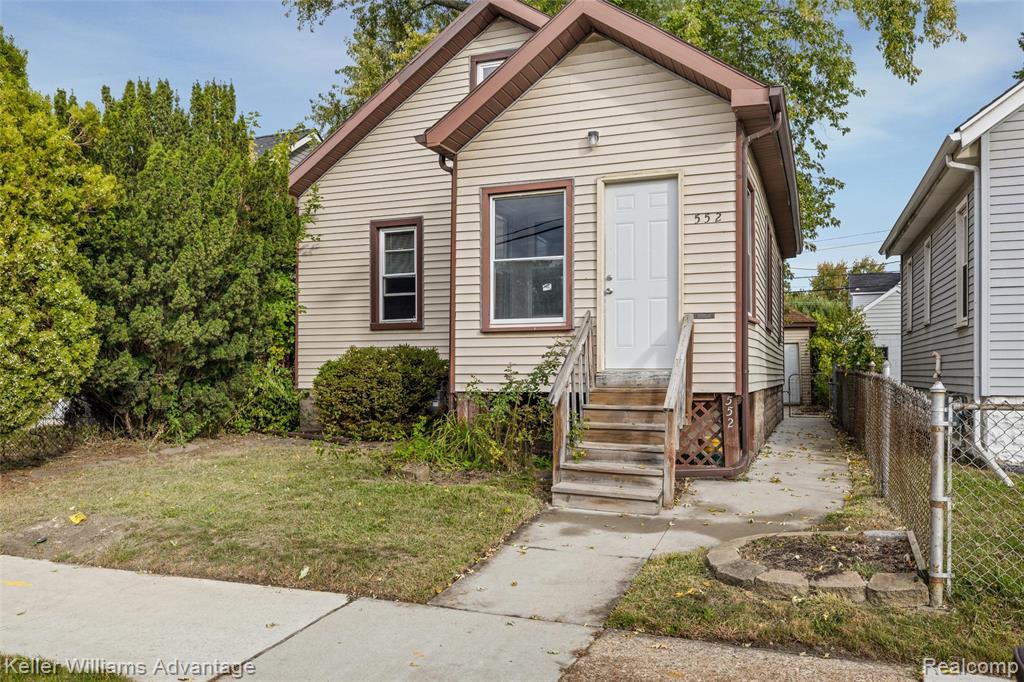 552 Bondie Street, Wyandotte, MI 48192 — front exterior
