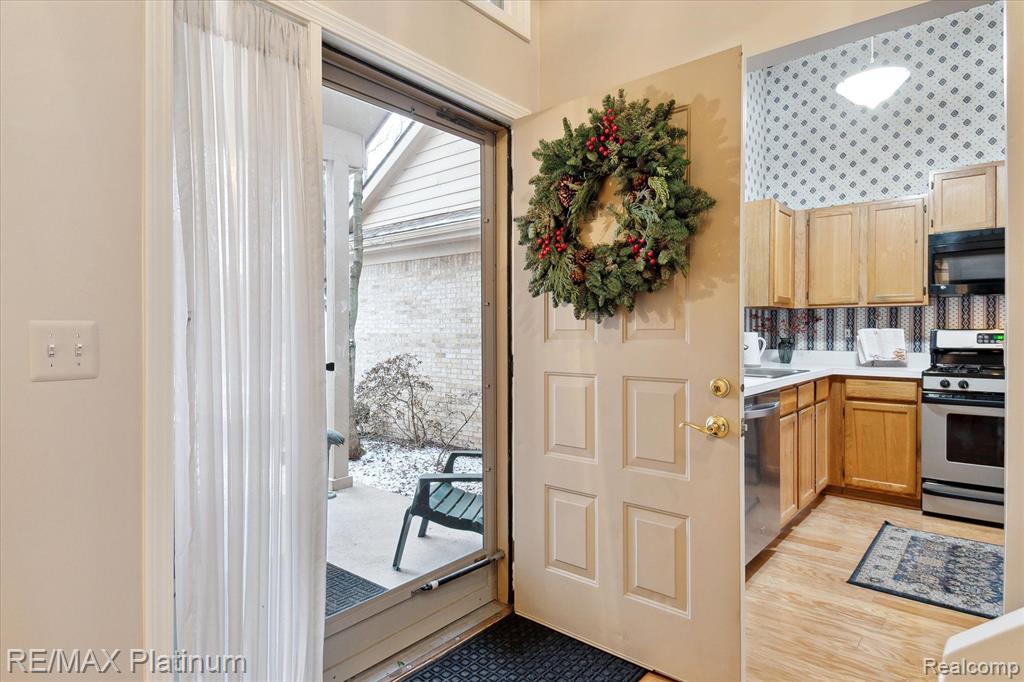 4823 FAIRWAYS Drive, Brighton, MI 48116 — Photo 4