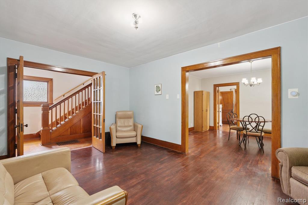 718 N Chevrolet Avenue, Flint, MI 48504 — Photo 4