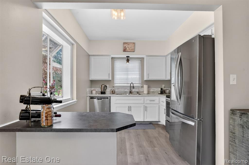 2802 Costa Mesa Road, Waterford, MI 48329 — Photo 9