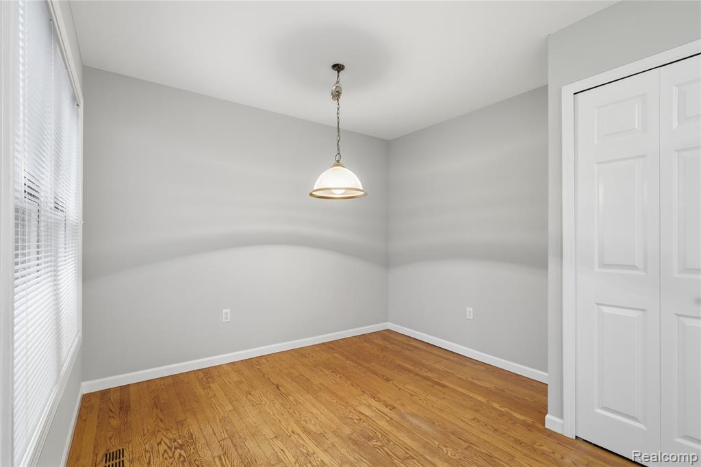 8091 Prestonwood Court, Flushing, MI 48433 — Photo 15