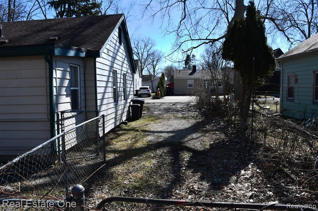 3026 Norcott Drive, Keego Harbor, MI 48320 — Photo 23