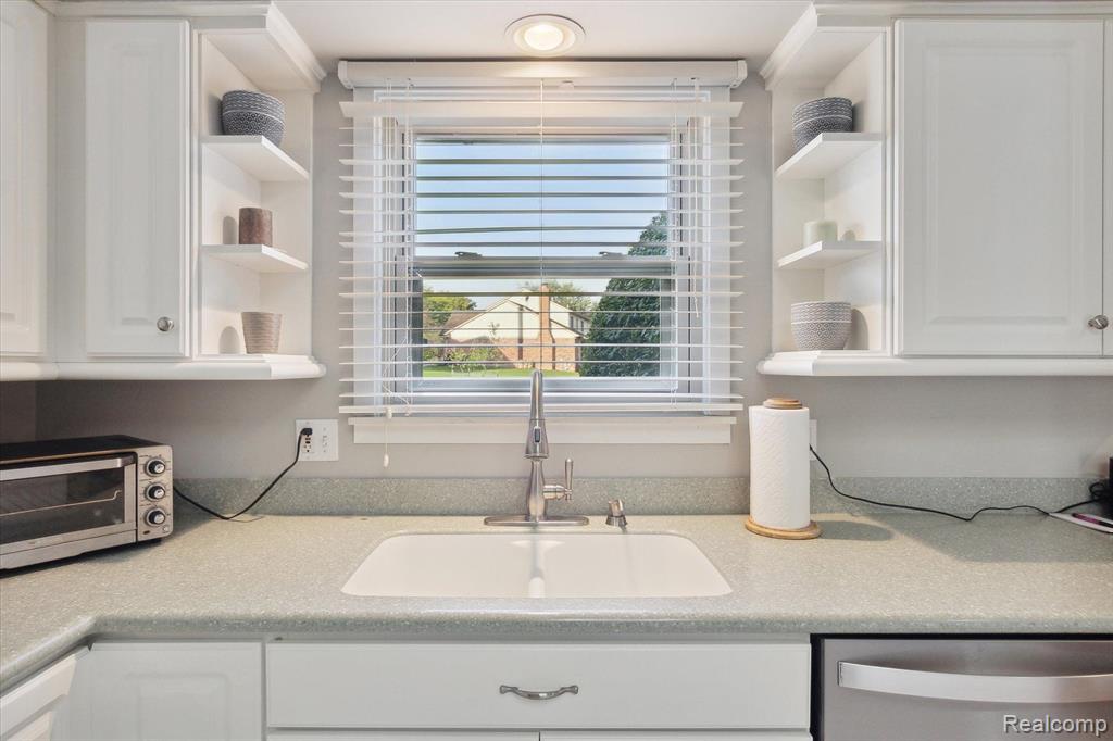 25999 PETROS Boulevard, Novi, MI — Photo 18