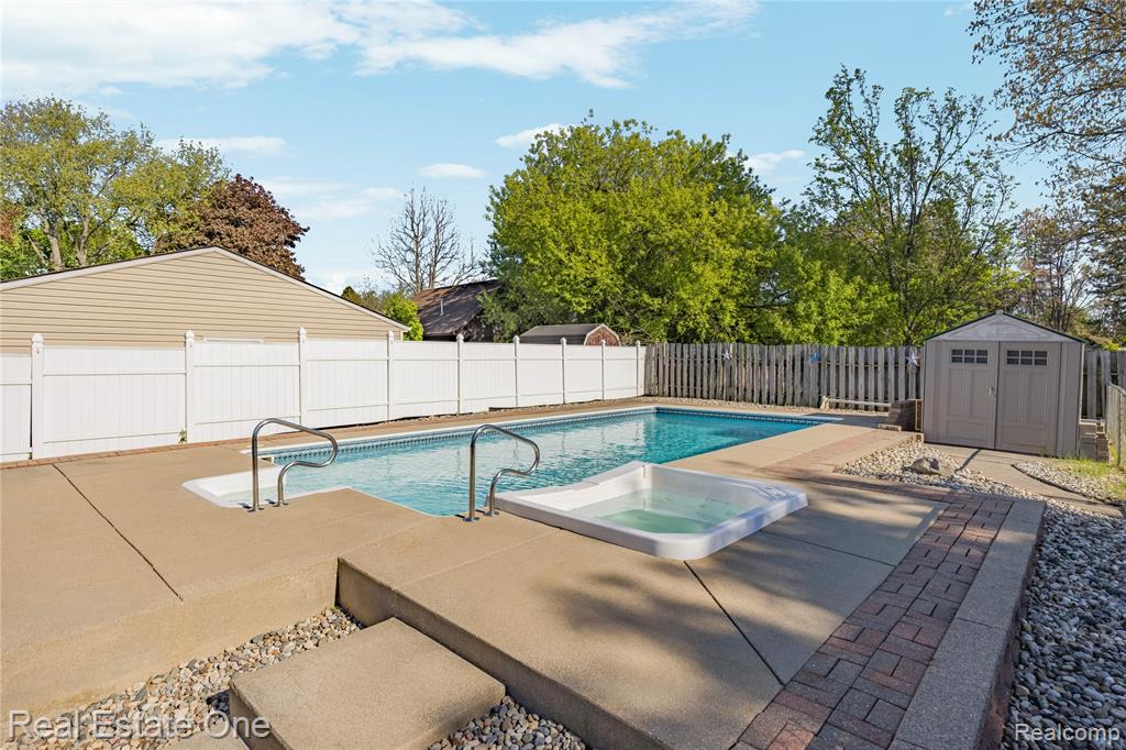 1825 Luneta, Commerce Twp, MI 48382 — Photo 31