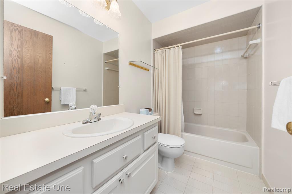 40444 La Grange Drive, Sterling Heights, MI 48313 — Photo 41