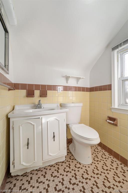 20926 Lennon Street, Harper Woods, MI 48225 — Photo 18