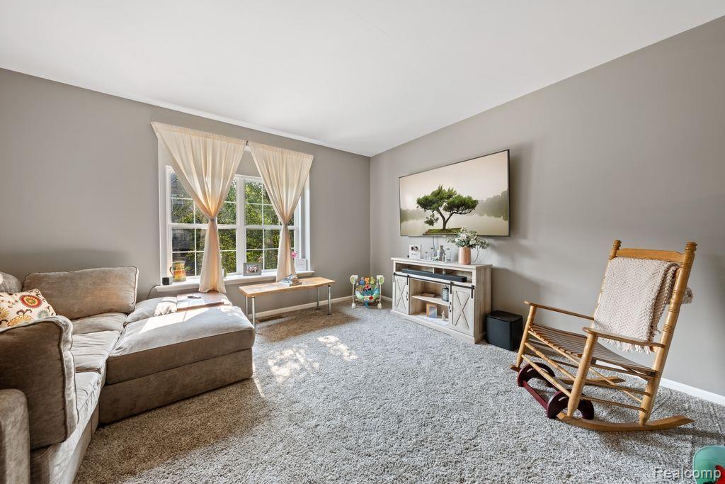 2177 KNOTTY PINE Trail, Howell, MI 48855 — Photo 5