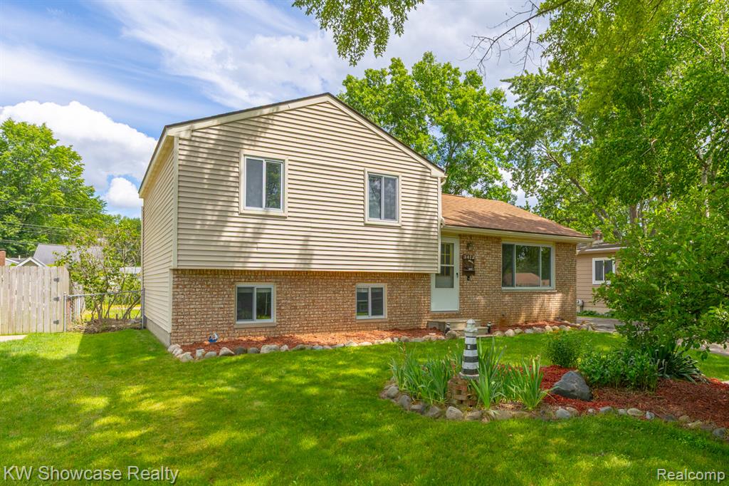 3412 W Clarice Avenue, Highland, MI 48356