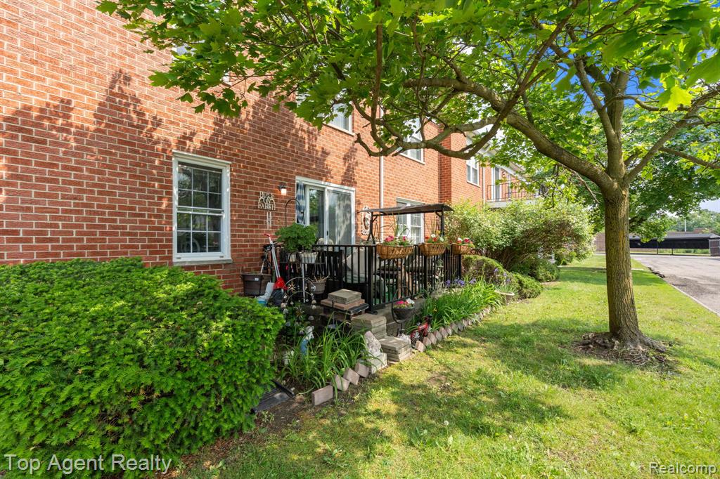 27557 W Echo Valley, 153, Farmington Hills, MI 48334 — Photo 25