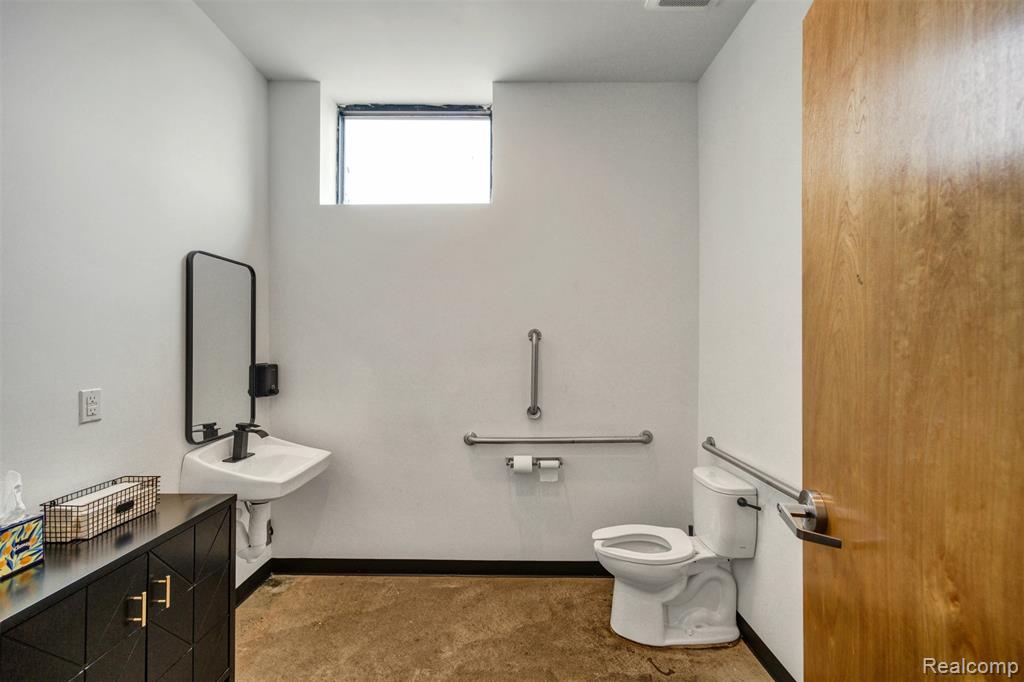 611 W Philadelphia Street, Detroit, MI 48202 — Photo 26