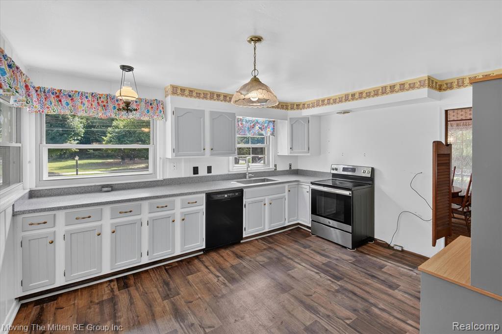 46800 W 11 Mile Road, Novi, MI — Photo 13