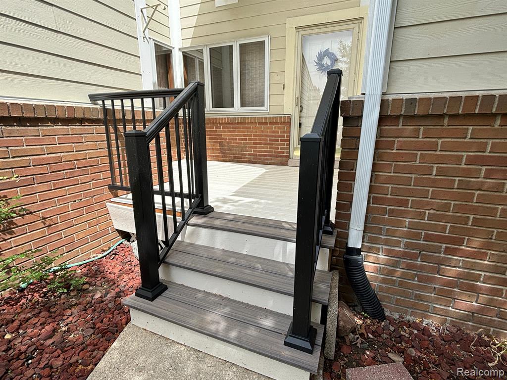 34060 HILLSIDE, Farmington Hills, MI 48335 — Photo 4