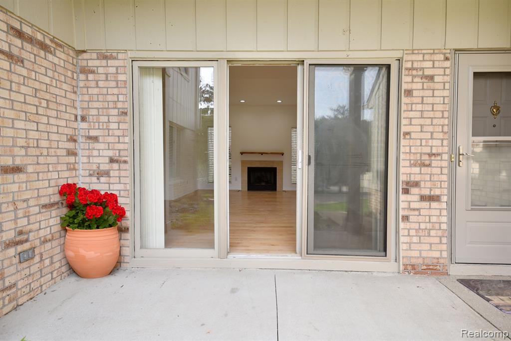 29439 LAUREL Drive, Farmington Hills, MI 48331 — Photo 25