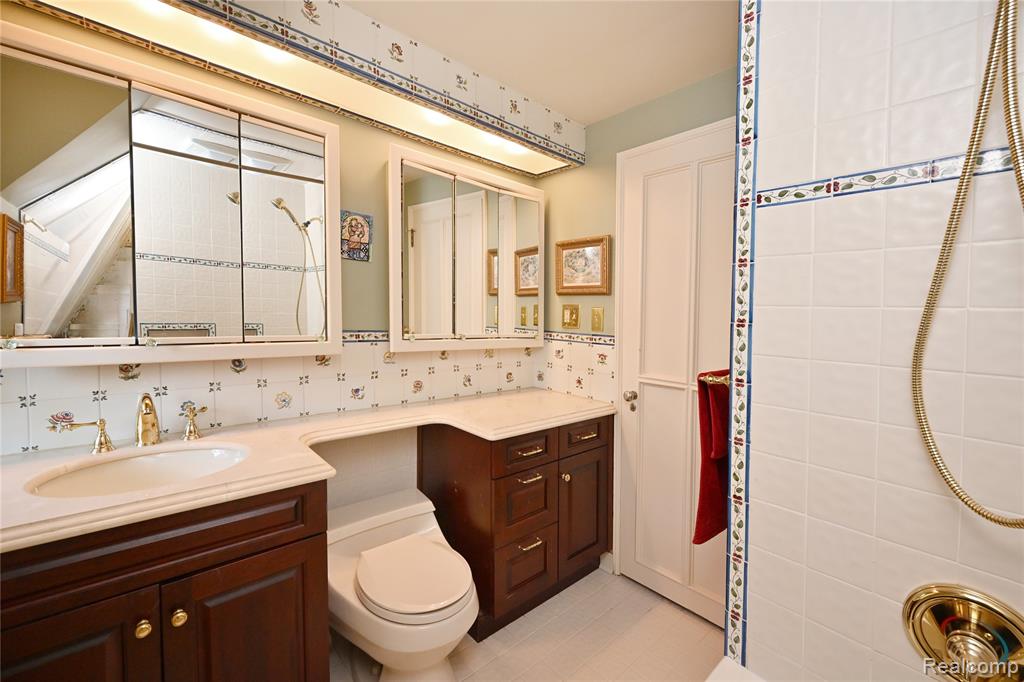 680 Wimbleton Drive, Birmingham, MI 48009 — Photo 28