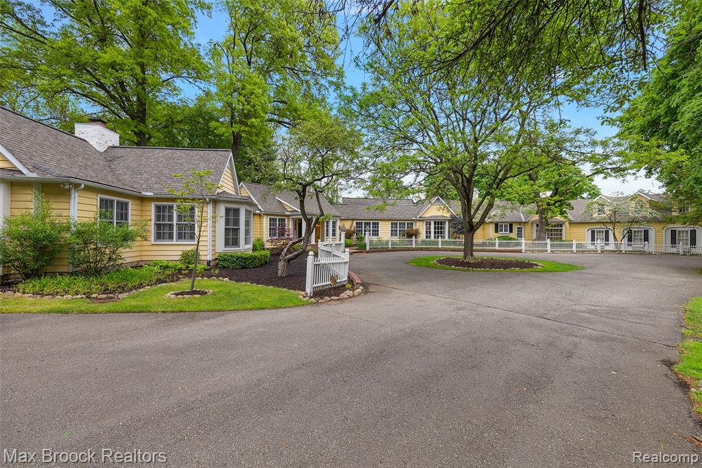 760 Lone Pine Road, Bloomfield Hills, MI 48304 — Photo 2