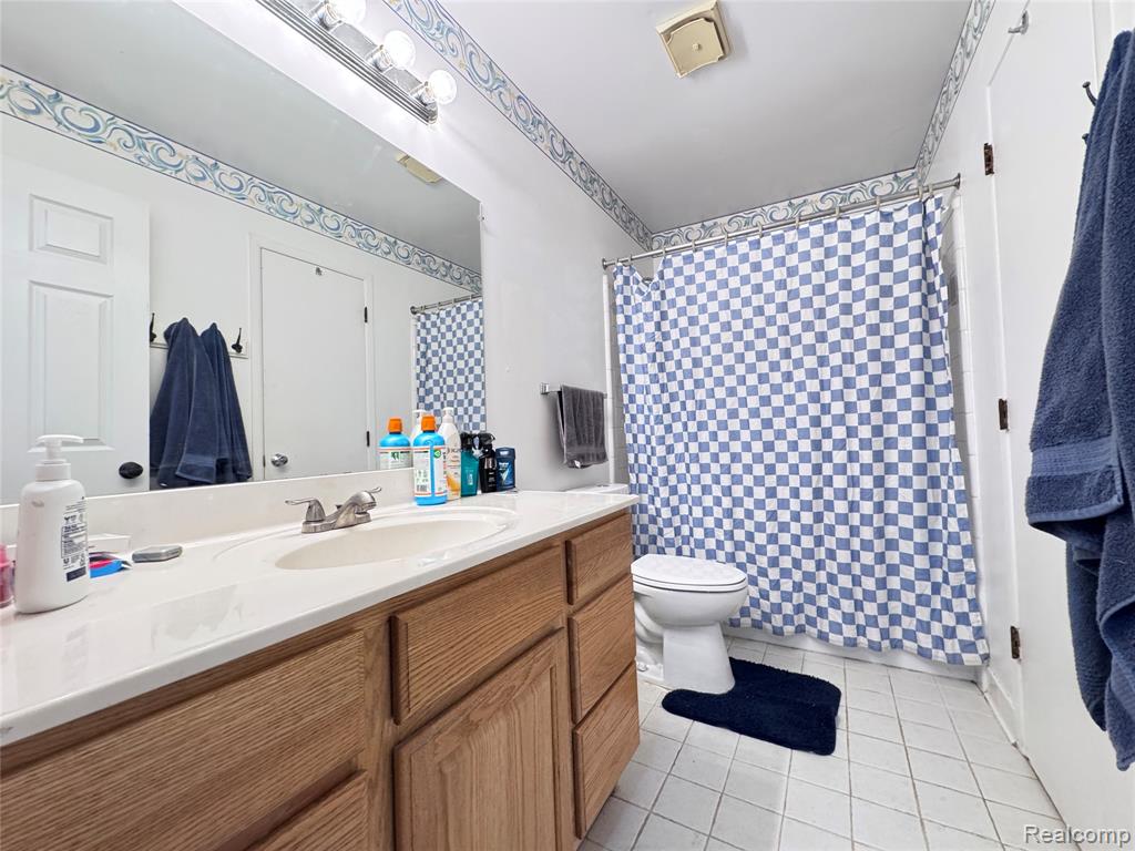 5203 Forestdale Court, West Bloomfield, MI — Photo 24
